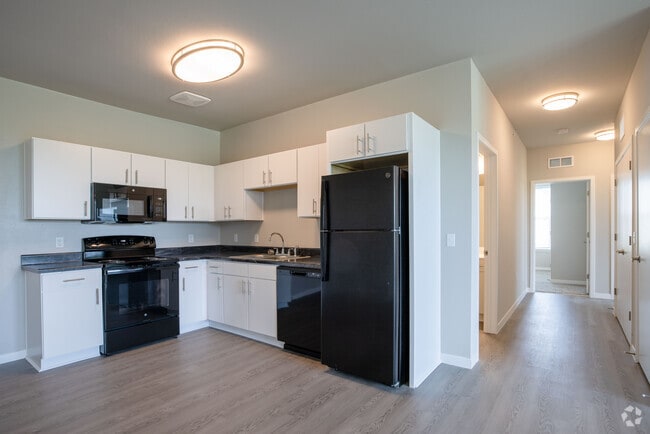 3BR, 2BA - 1190SF