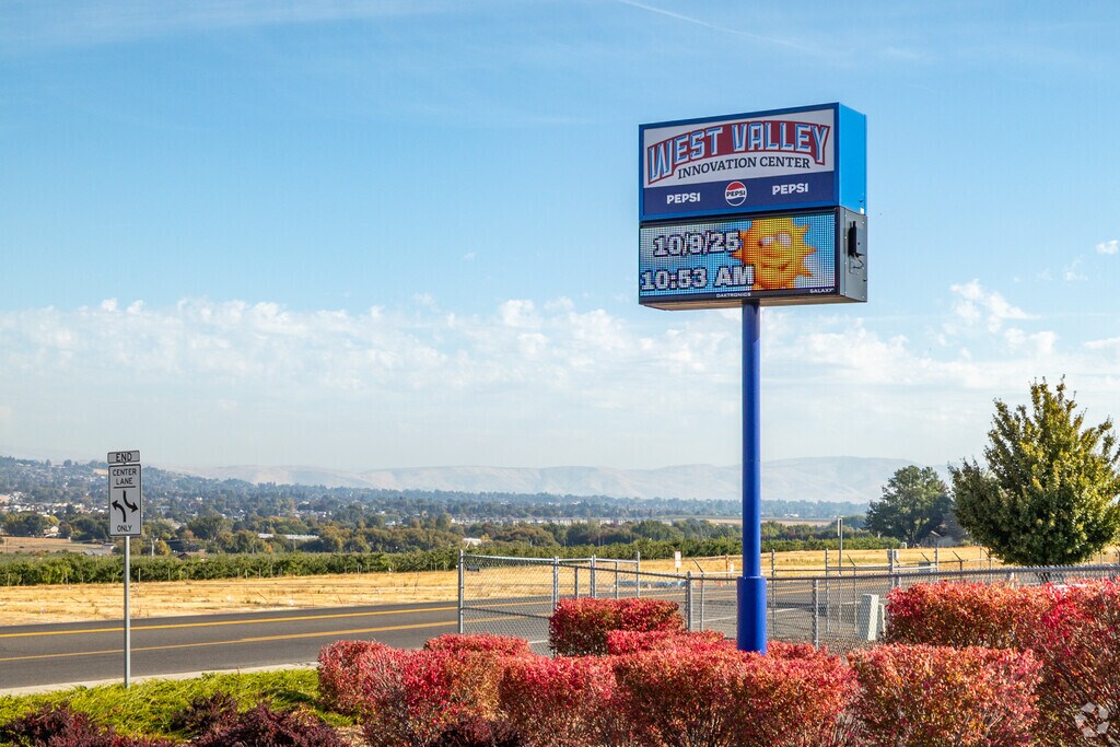 Great educational courses are available at West Valley High School Freshman Campus.