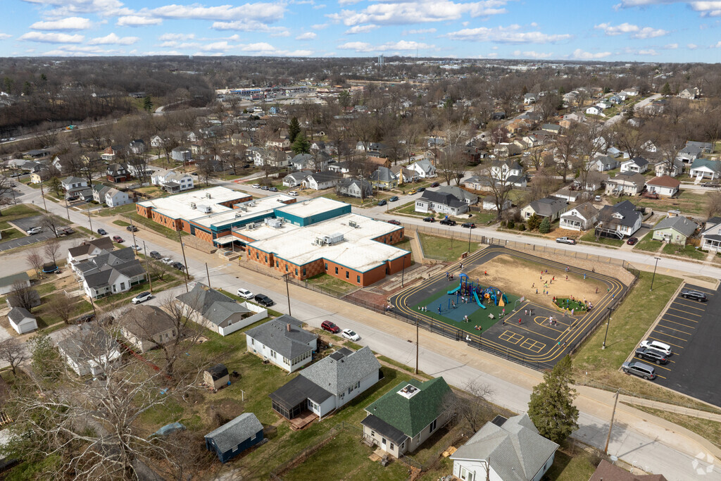 Mark Twain Elementary School serves students in grades PK-5.