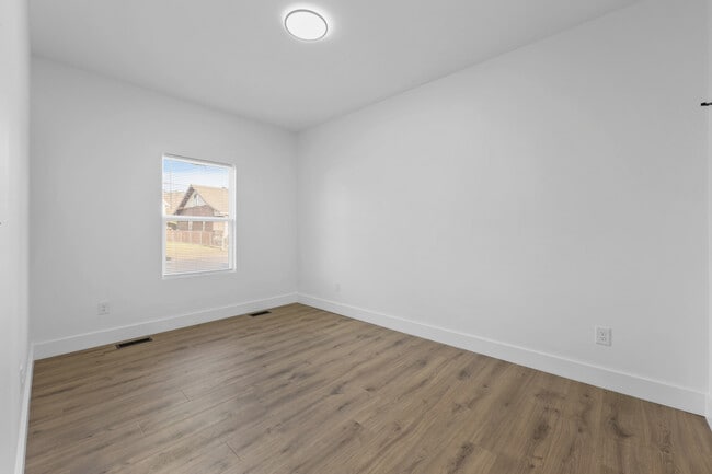 214 E Morelia Ave, Knoxville, TN 37917 - photo 6