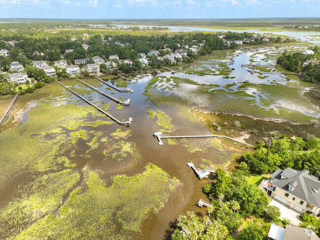 Darrell Creek locals can take their boat out to the Wando River.