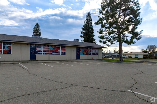 Prosperity Elementary has a 24:1 student- teacher ratio in Bakersfield, Ca.