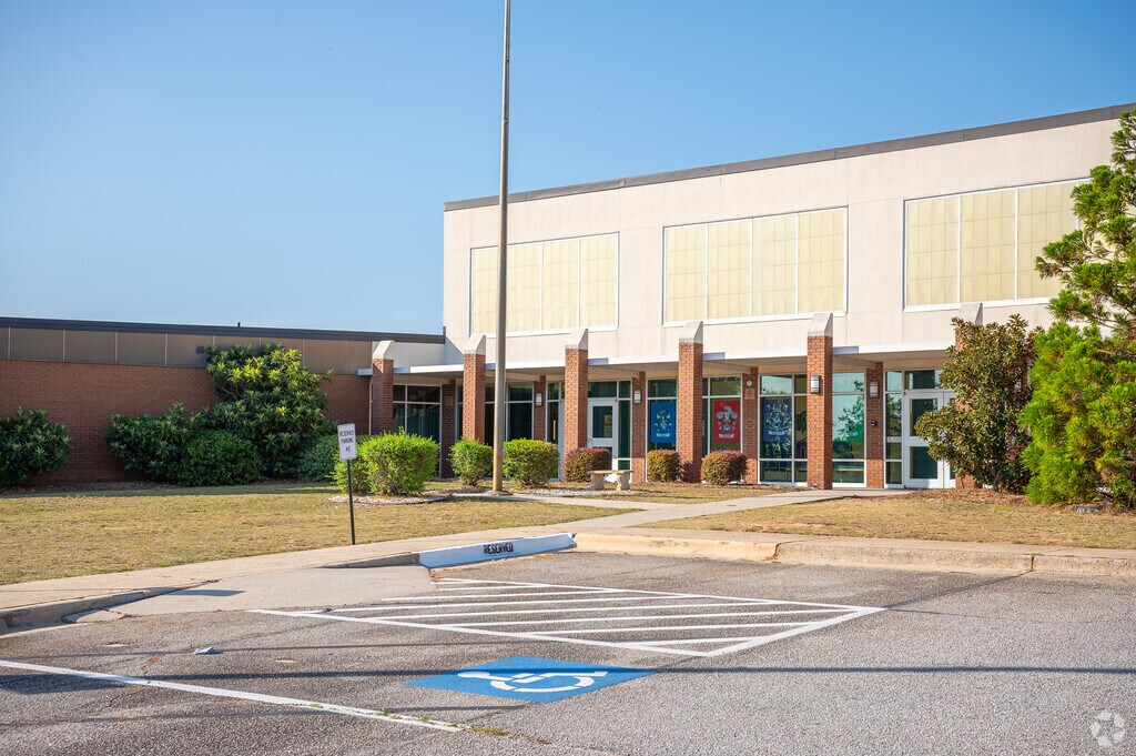 Glen Hills Elementary is a rich and diverse school for the students of Barton Chapel.