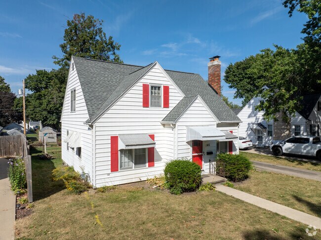Experience West Central’s blend of charm and simplicity with its iconic Cape Cod houses.