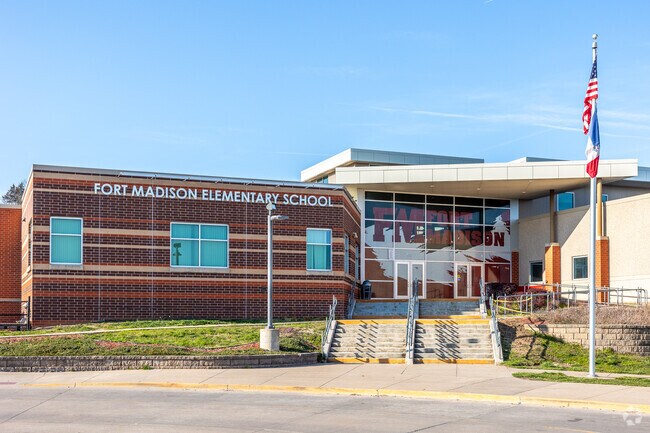 Fort Madison Elementary School serves students in grades K-6.
