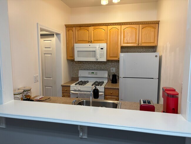 9706 Metropolitan Ave unit 2F, Forest Hills, NY 11375 - photo 6