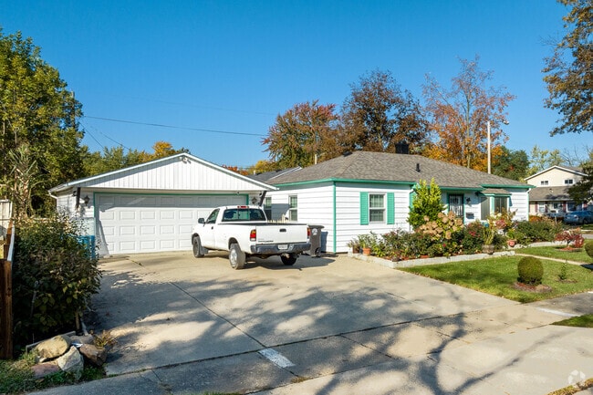 Some homes on larger lots have detached two car garages in Mount Vernon Park.