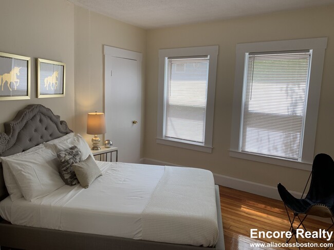 27 Forest St unit 7, Cambridge, MA 02140 - photo 3