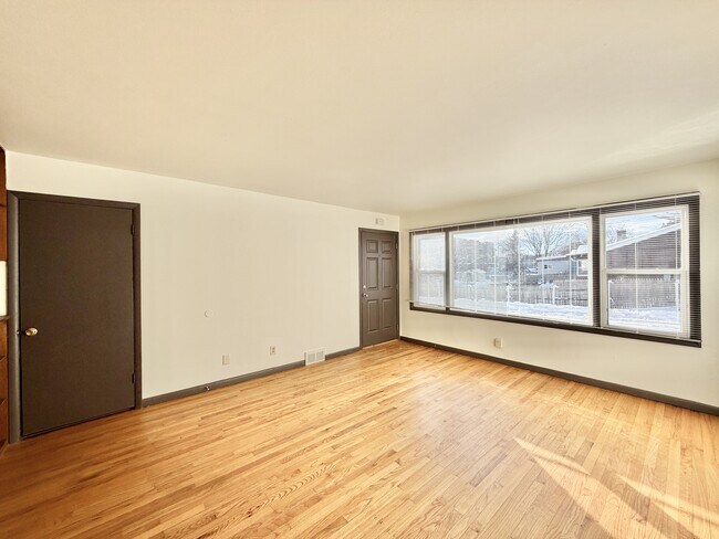 2113 Lake Point Dr unit 1, Madison, WI 53713 - photo 6