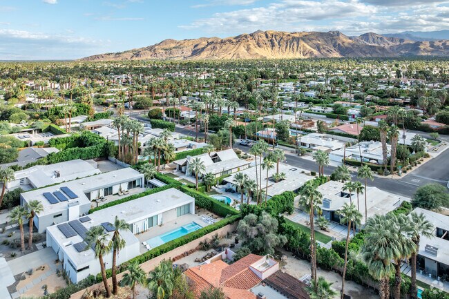 Tahquitz River Estates is south of Downtown, near various restaurants and shops.