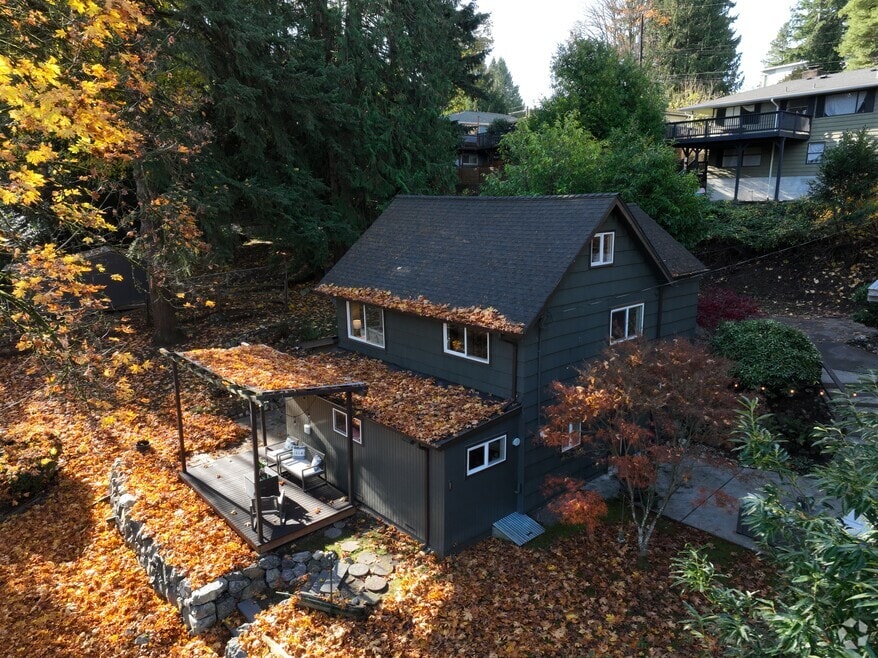 10746 Densmore Ave N, Seattle, WA 98133 - photo 2