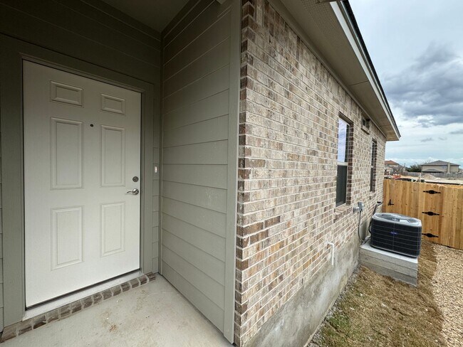 5403 Rose Gdn Lp unit B, Killeen, TX 76541 - photo 2