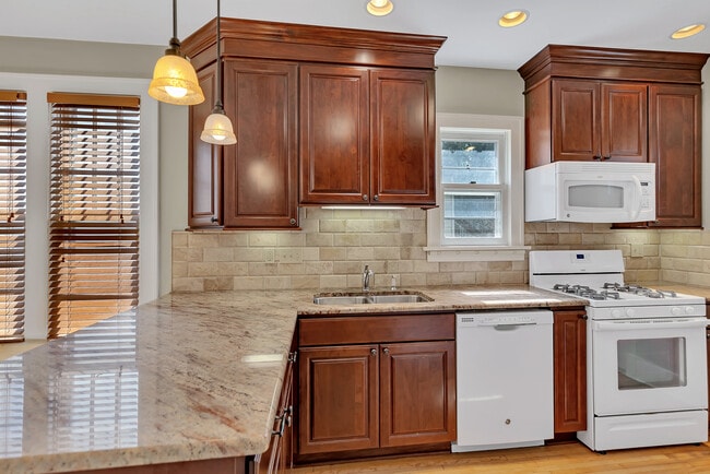 1015 18th Ave SE, Minneapolis, MN 55414 - photo 2