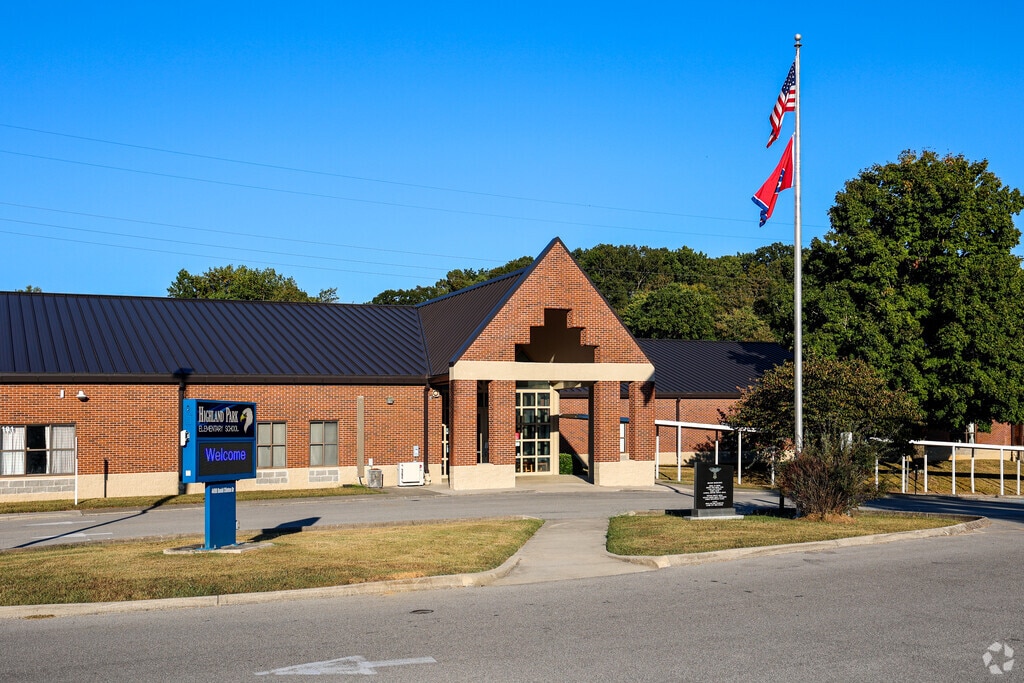 Highland Park Elementary School received a grade of B+ from Niche.