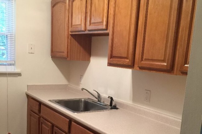 Colonial Arms Apartments, Wethersfield, CT 06109 - photo 6