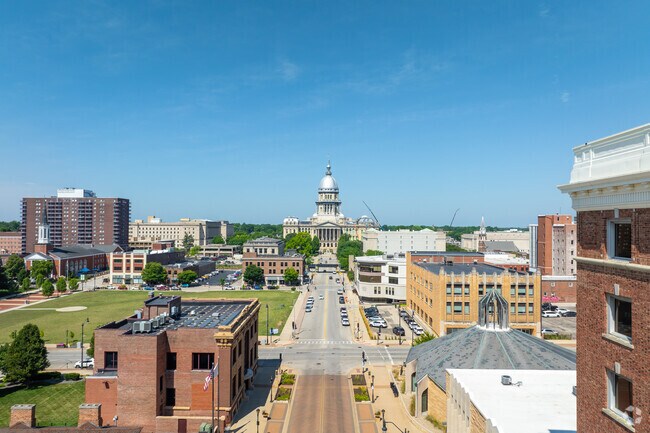 Mather and Wells is just a short drive from Downtown Springfield.