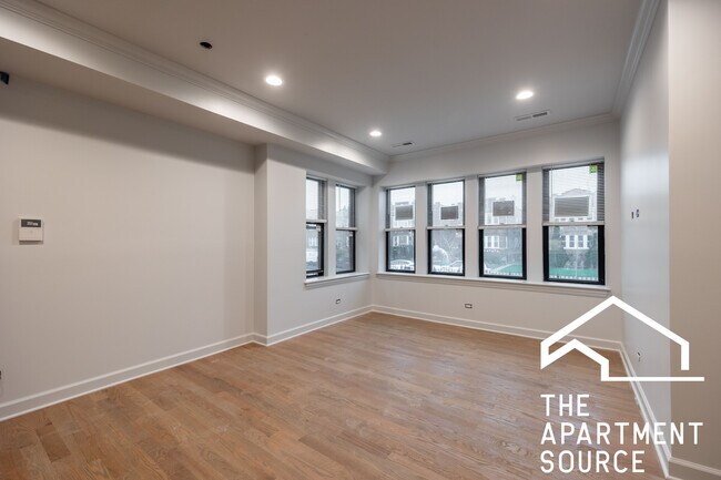 3708 N Sawyer Ave unit 4W, Chicago, IL 60618 - photo 4