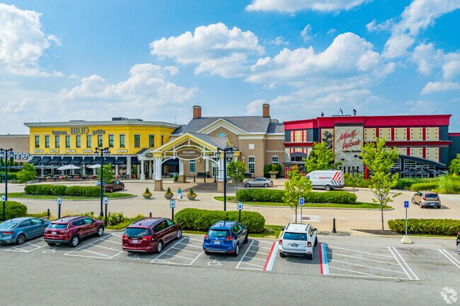 Park Club is situated south of one of the largest shopping malls in Columbus, Polaris.