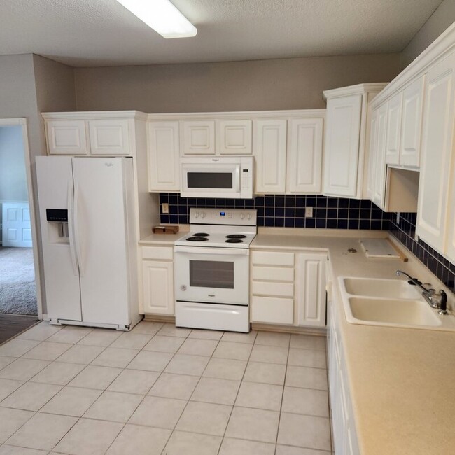 1335 SE Florence Dr unit 302, Waukee, IA 50263 - photo 4