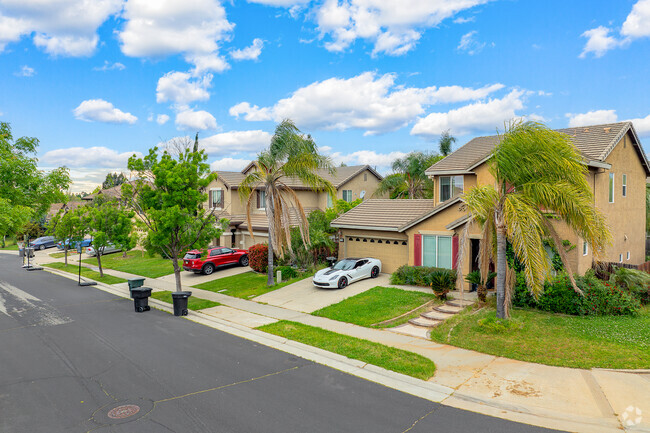 Row of homes in Harding boast nicely trimmed spacious yards.