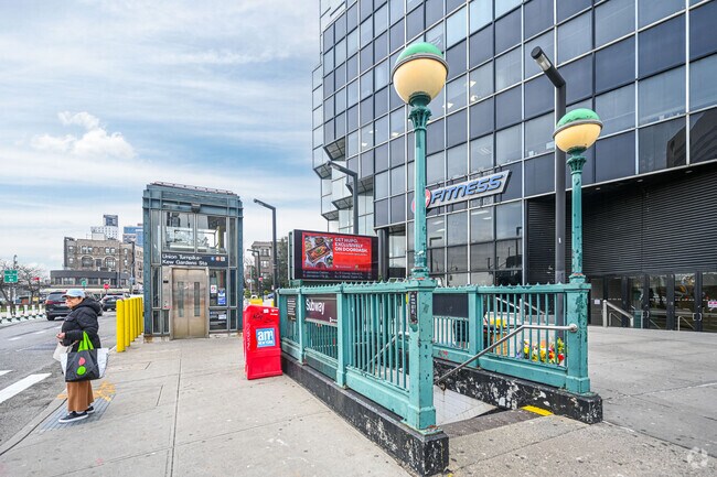 Kew Gardens Hills residents can take an E or F train to Midtown Manhattan in about 30 minutes.