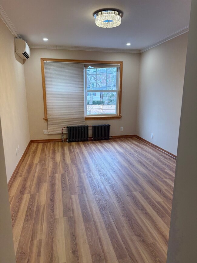 713 Yonkers Ave unit Second floor, Yonkers, NY 10704 - photo 4