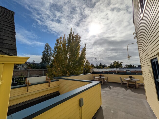 Elmwood Village, Berkeley, CA 94705 - photo 2