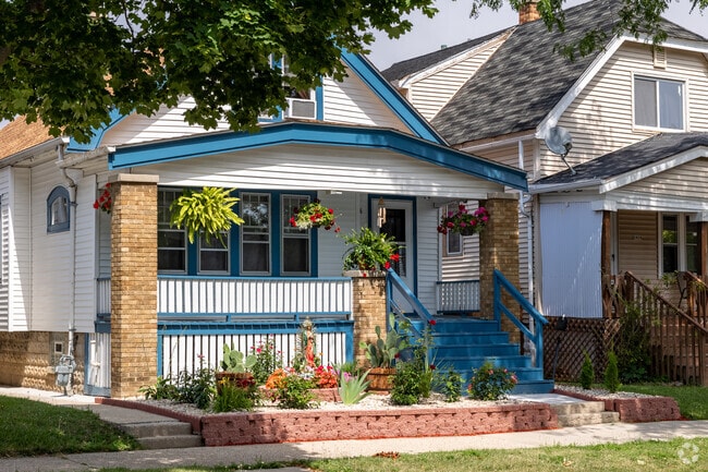 Home owners in Morgandale love to show their unique style through their front porch gardens.