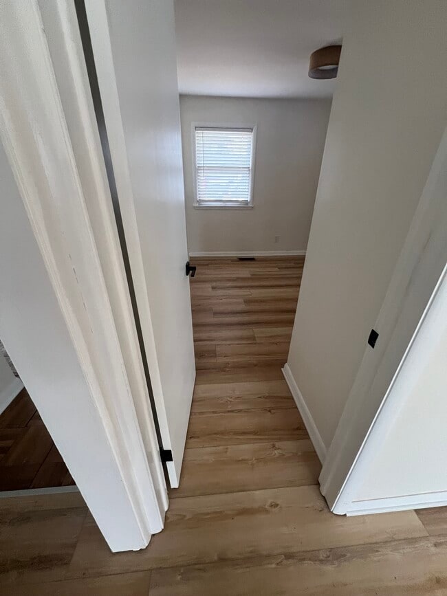 906 N Allen Ave, McHenry, IL 60050 - photo 7