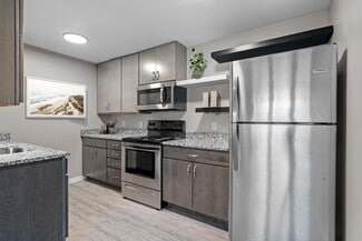 2980 Snelling Ave N, Roseville, MN 55113