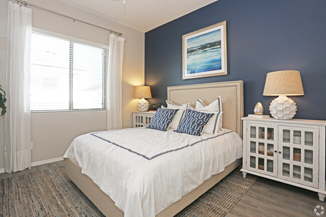 2BR, 2BA - Sunset - 1,022 SF