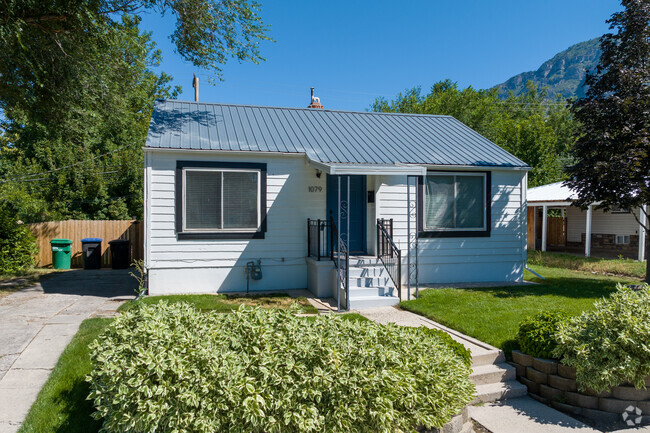 Single story homes are found in the Provost neighborhood.
