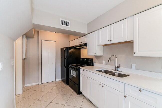 100 Apache St, Lehigh Acres, FL 33936 - photo 7