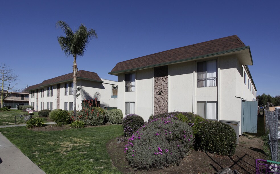 Arroyo Escondido Apartments, Escondido, CA 92025 - photo 1