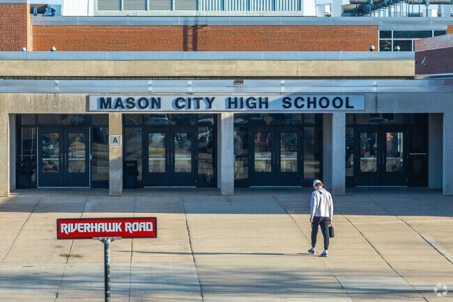 Mason City High School serves around 1,000 students in grades 9-12.