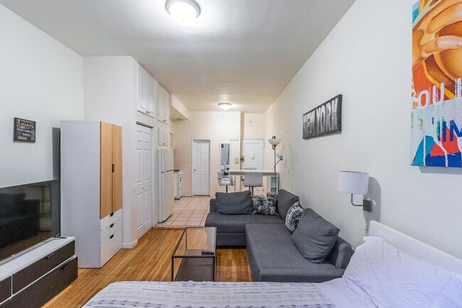 1540-1552-1552 1st Ave unit ID1032061P, New York, NY 10028 - photo 2