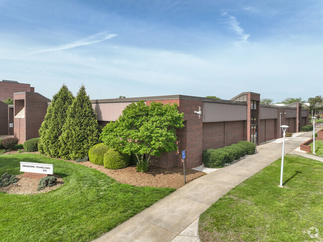 Challenger Early College High School is 1 of 7 high schools in the Catawba County Schools.