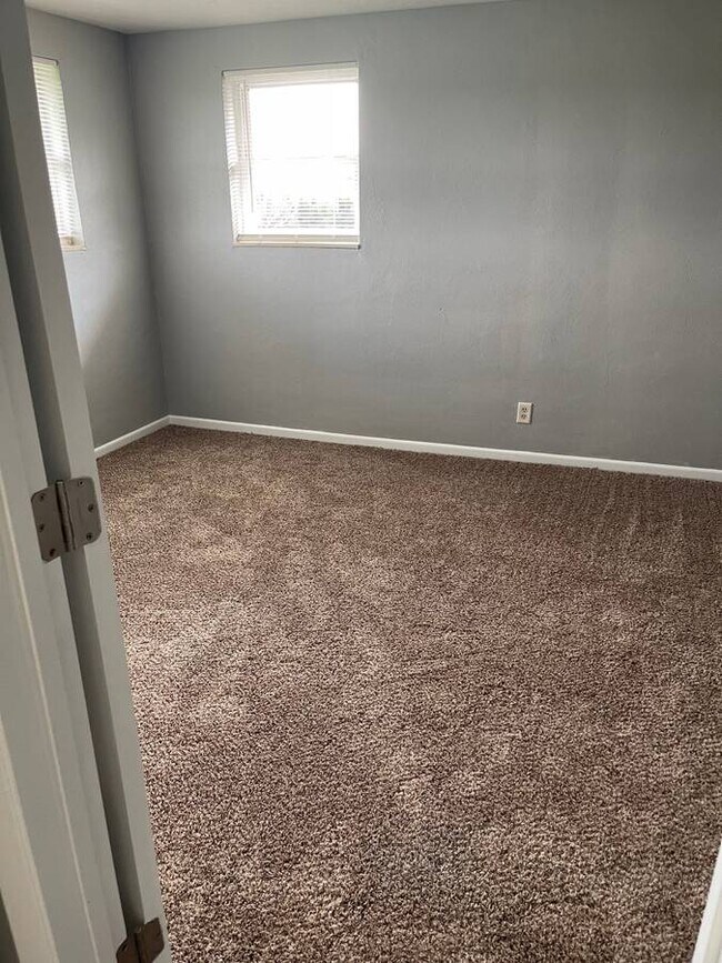 2740 E Phylbeck Ave unit 4, Terre Haute, IN 47805 - photo 3