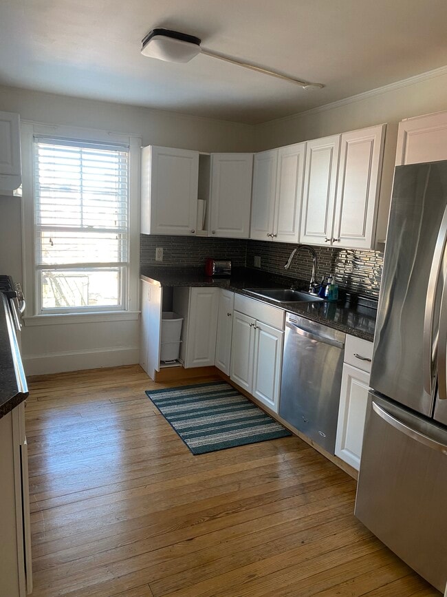 10 Pine St unit Stunning, Portland, ME 04102 - photo 3