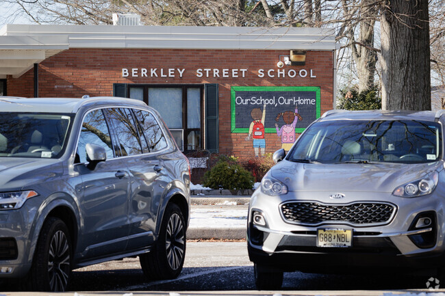 Berkley Elementary School in New Milford, NJ gets an overall score of B from Niche.