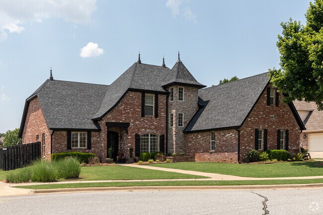 The larger homes in the Copper Creek neighborhood blend multiple architectural styles.