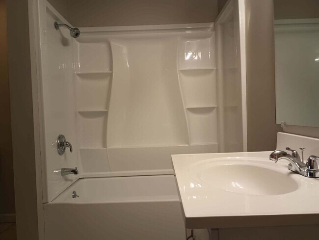 711 Vulcan St unit 3, Iron Mountain, MI 49801 - photo 4