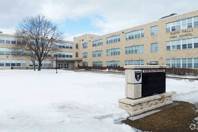 Glens Falls High School has a great 12 to 1 teacher student ratio and a B rating overall on Niche.