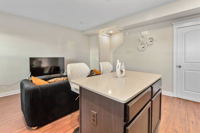 702 E Ferry St unit ID1228685P, Detroit, MI 48202 - photo 2