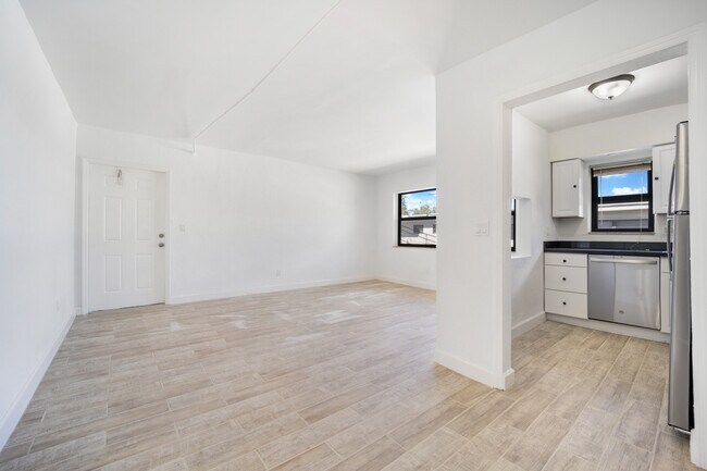 Three Kings on 135th, North Miami, FL 33161 - photo 7