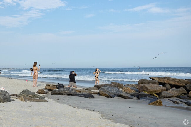The ocean at Lido Beach, NY makes for a great backdrop for a photo shoot.