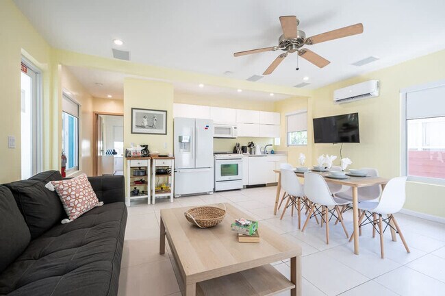 316 Oregon St unit ID1312652P, Hollywood, FL 33019 - photo 2