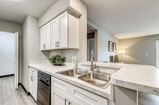 3210 Ramblewood Dr, Indianapolis, IN 46268