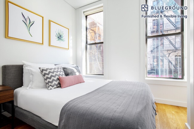 137 Thompson St unit FL2-ID548, New York, NY 10012 - photo 6