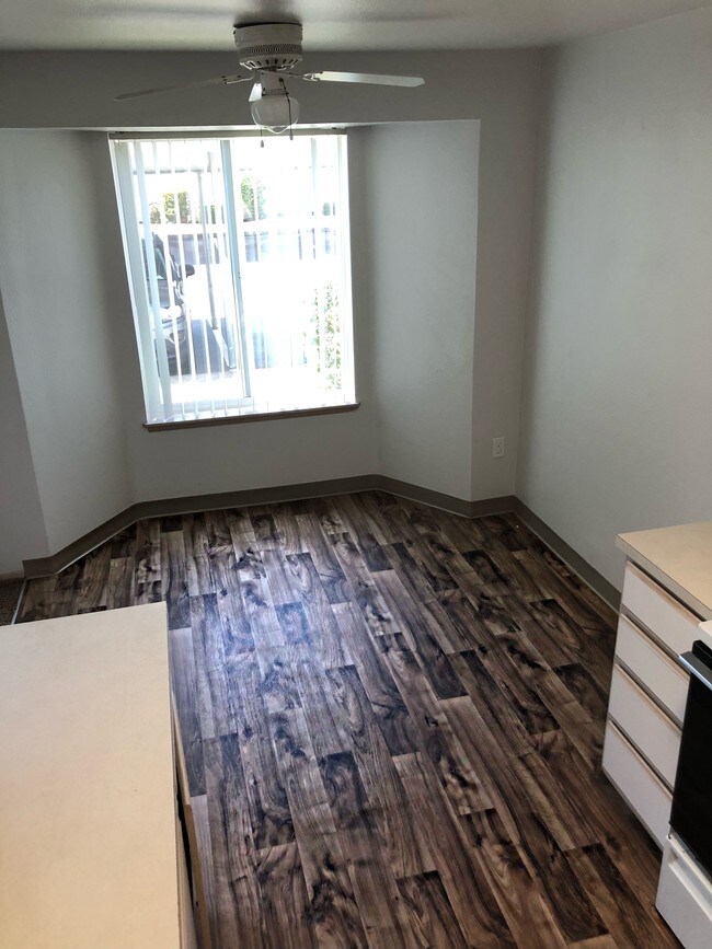 Oak Park Village Apartments, Salem, OR 97305 - photo 4